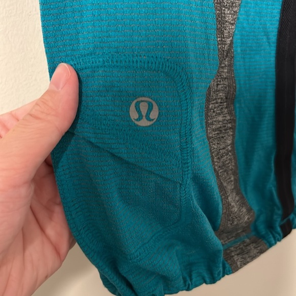 Lululemon Turquoise Gray Drawstring Ruched Short Sleeve Workout Top Size 2 - Picture 5 of 5